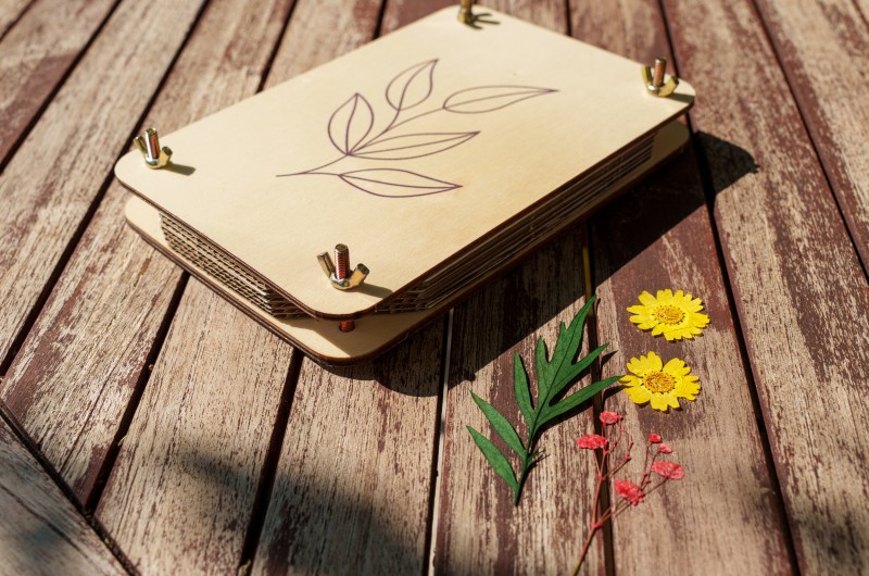 Presse à fleurs en bois. Presse à fleurs pour herbier grand format